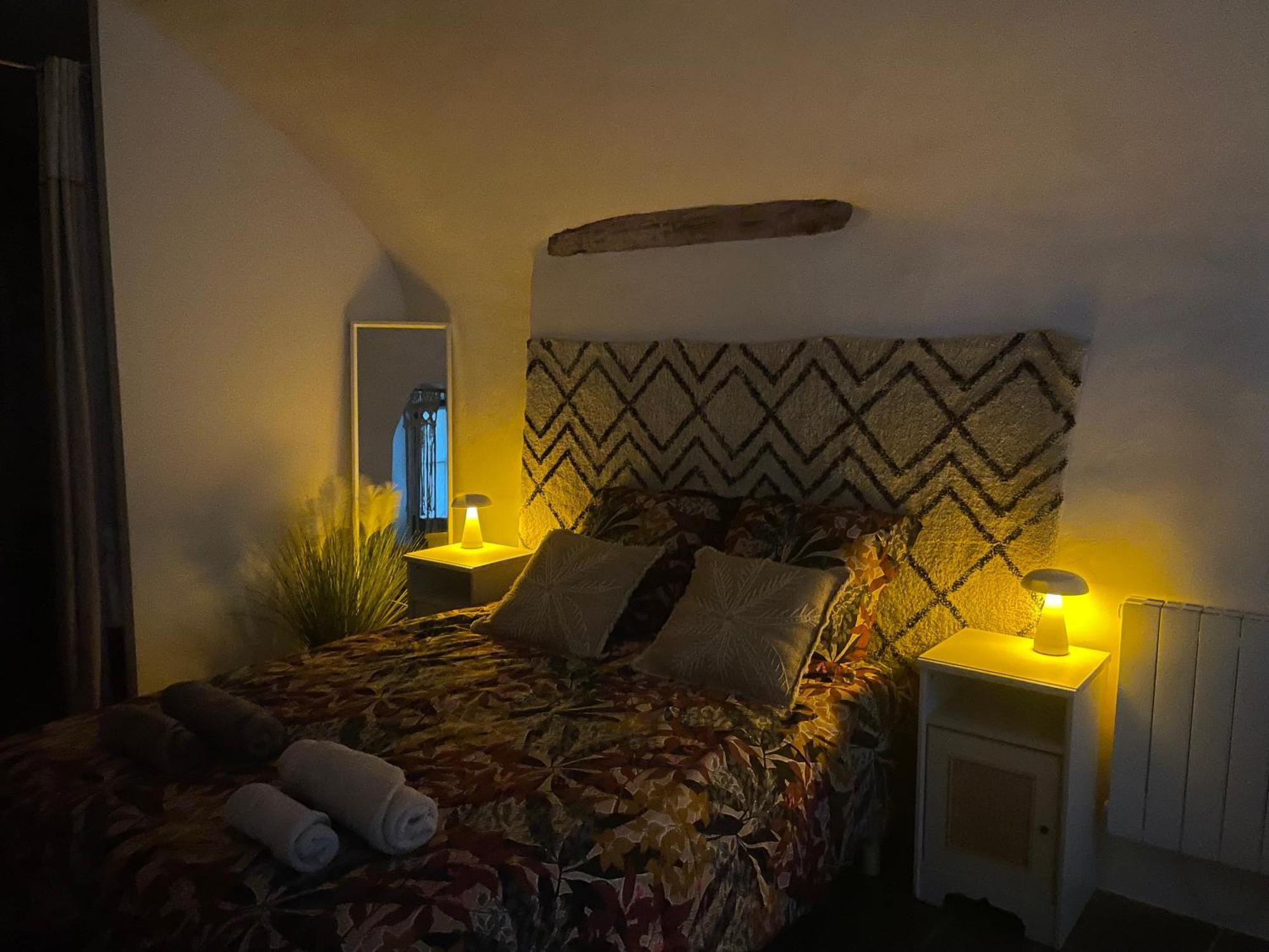 Charmante Maison De Village Collias ภายนอก รูปภาพ